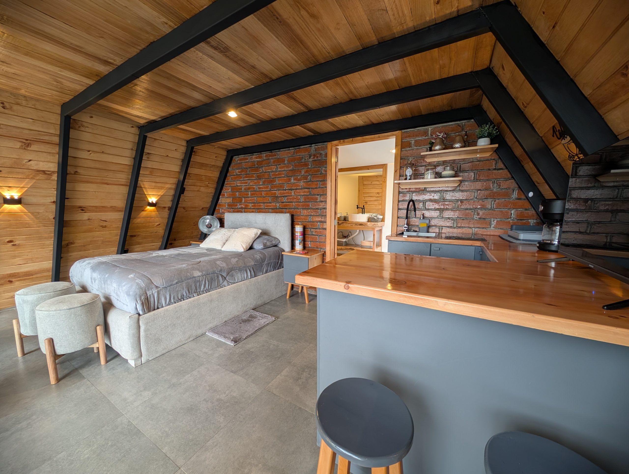 PXL_20250208_175957349